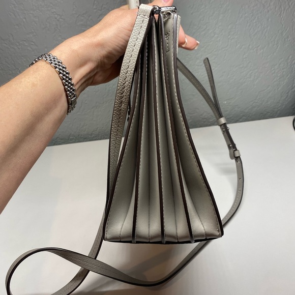 Michael Kors Mercer Medium Pebbled Leather Crossbody Bag - Picture 4 of 11